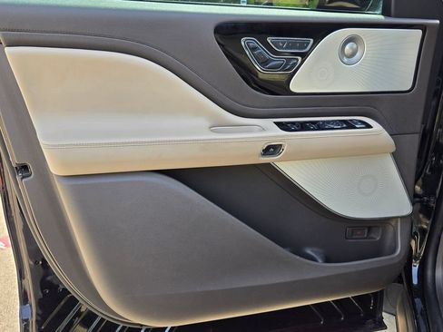 Used 2022 Lincoln Aviator Reserve w/ Equipment Group 201A AWD/4WD image 15