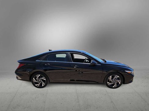Certified 2025 Hyundai Elantra SEL FWD image 9