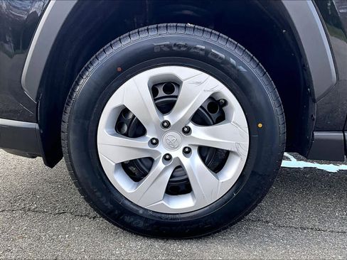 Used 2025 Toyota RAV4 LE AWD/4WD image 7