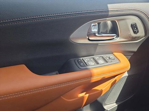 New 2026 Chrysler Pacifica Pinnacle image 15