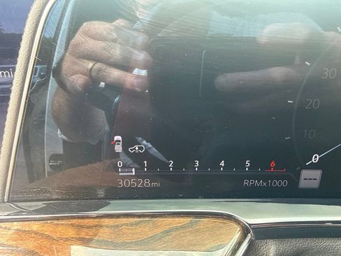 Used 2022 Cadillac Escalade Sport Platinum w/ LPO, ONYX Package AWD/4WD image 19