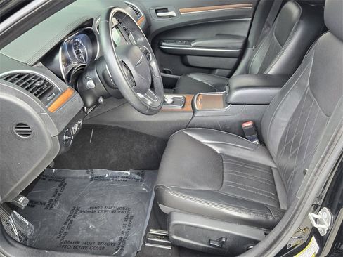 Used 2020 Chrysler 300 C image 11