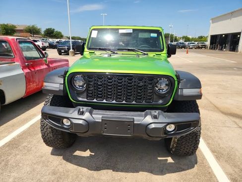 Used 2025 Jeep Wrangler Unlimited Sport AWD/4WD image 2