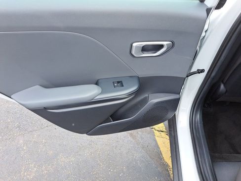 Used 2025 Kia K4 LXS FWD image 16