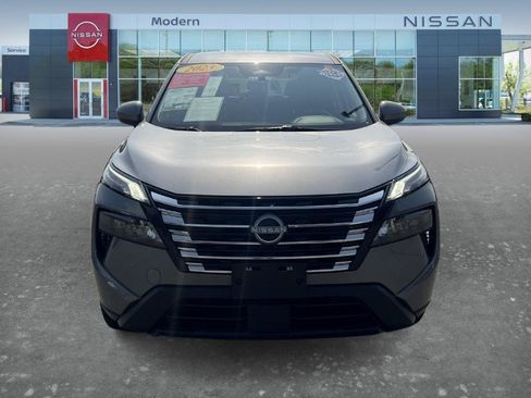 Certified 2025 Nissan Rogue SV FWD image 2