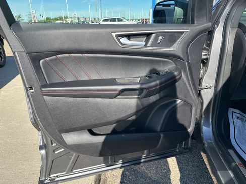 Used 2022 Ford Edge ST-Line w/ Class II Trailer Tow Package AWD/4WD image 16