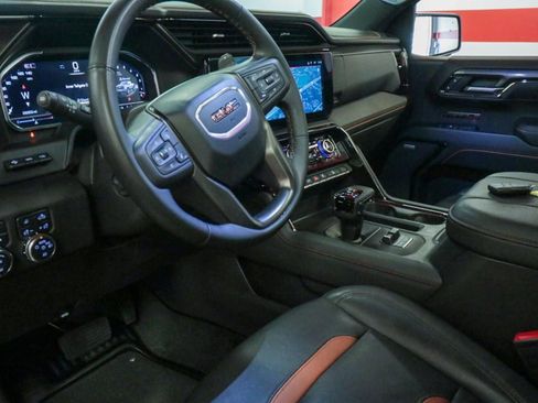 Used 2025 GMC Sierra 1500 AT4 w/ Technology Package AWD/4WD image 13