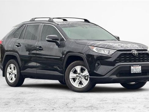 Used 2020 Toyota RAV4 XLE image 2