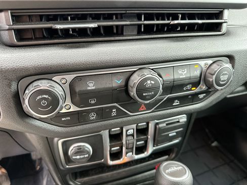 Used 2025 Jeep Gladiator Sport AWD/4WD image 18