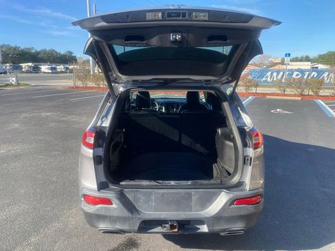 Used 2015 Jeep Cherokee Latitude w/ Comfort/Convenience Group image 11