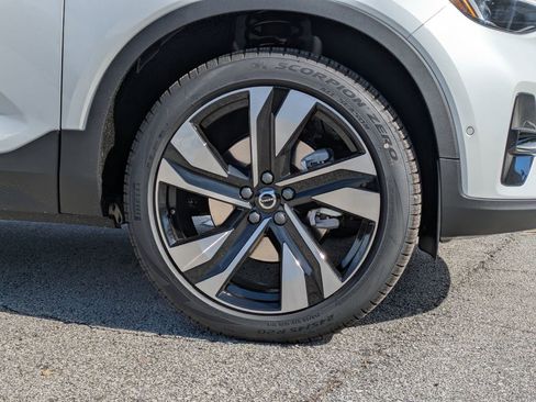 New 2026 Volvo XC40 B5 Ultra w/ Protection Package Premier image 11