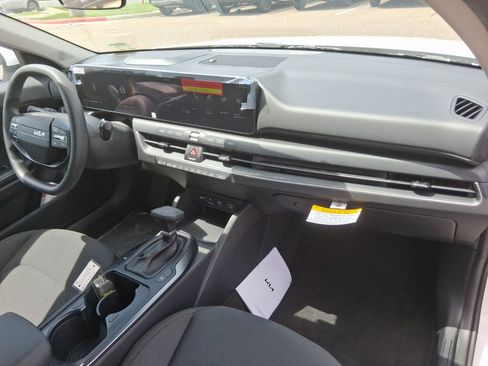 New 2026 Kia K4 FWD image 11