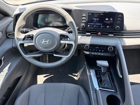Used 2025 Hyundai Elantra Sport FWD image 17