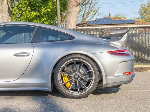 Used 2018 Porsche 911 GT3 RWD image 25
