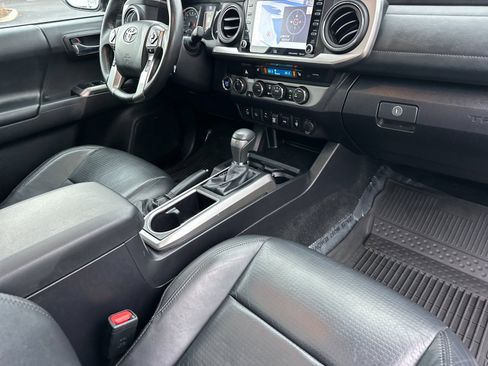 Used 2023 Toyota Tacoma Limited image 15