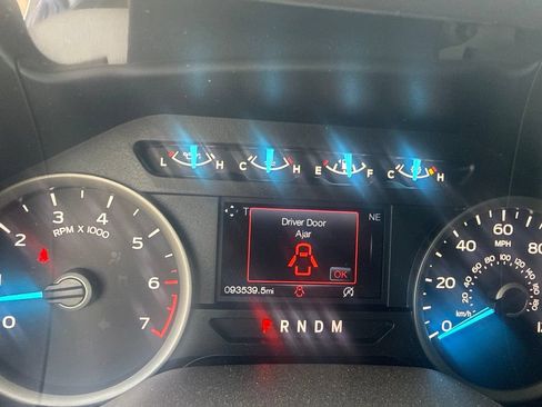Used 2019 Ford F150 XLT w/ Equipment Group 302A Luxury AWD/4WD image 22