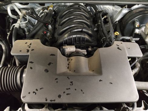 Used 2015 Chevrolet Suburban LS RWD image 30