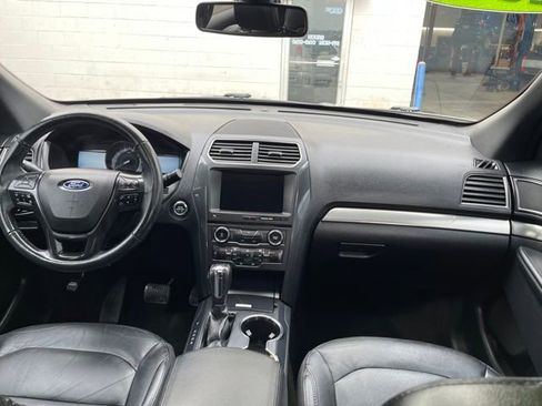 Used 2018 Ford Explorer XLT w/ Equipment Group 202A image 39