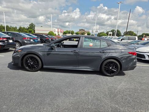 Used 2025 Toyota Camry SE FWD image 4