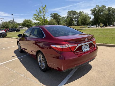 Used 2017 Toyota Camry SE w/ Moonroof Package FWD image 6