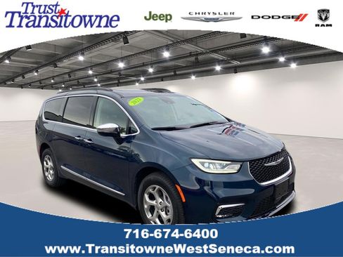 Used 2023 Chrysler Pacifica Limited image 1