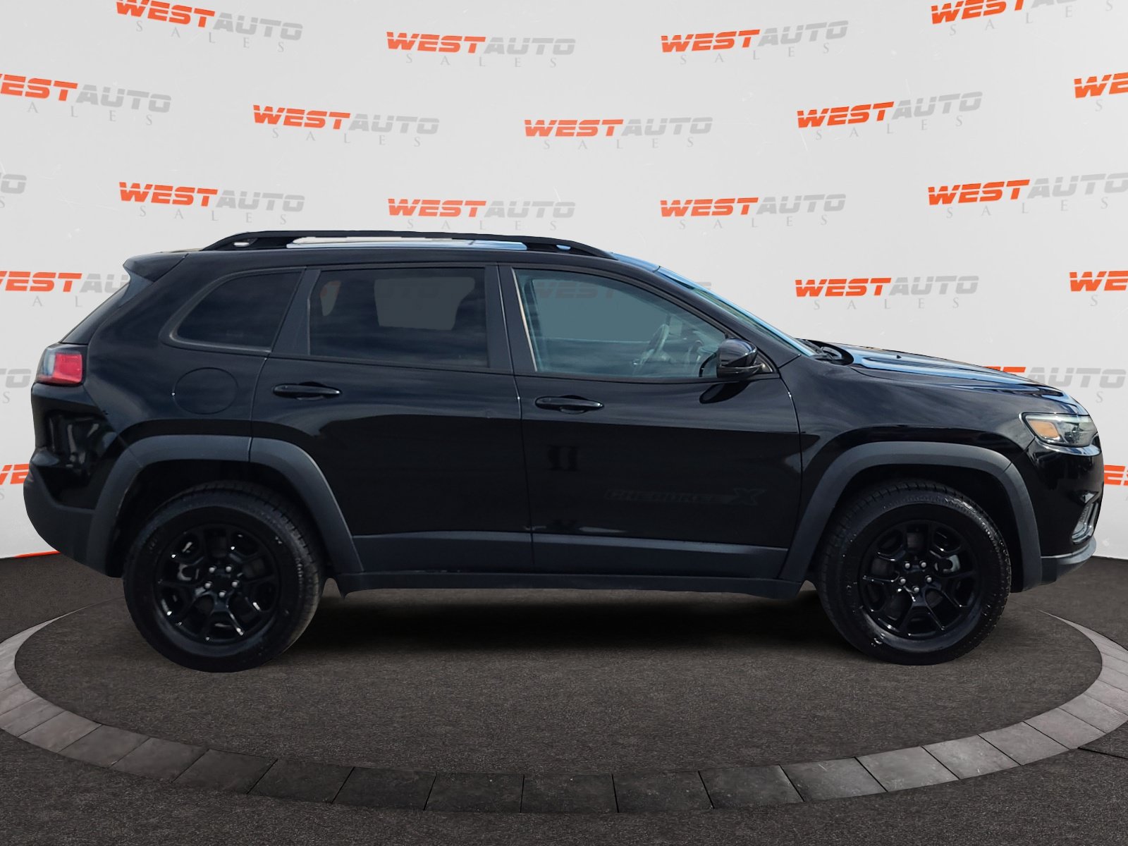 Used 2022 Jeep Cherokee Latitude w/ Sun & Sound Group AWD/4WD image 6