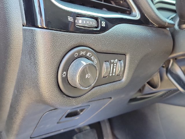Used 2019 Jeep Cherokee Latitude Plus AWD/4WD image 10