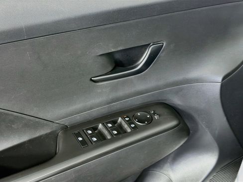 Used 2025 Hyundai Kona SEL FWD image 15
