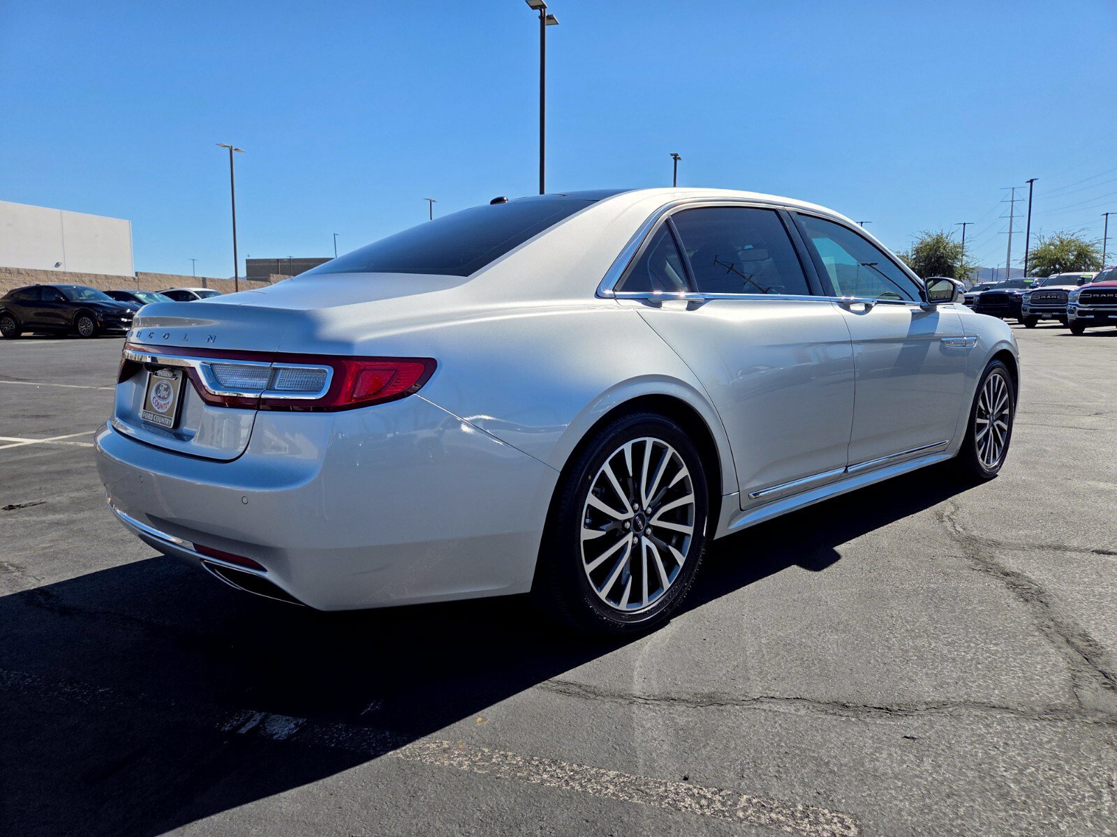 Used 2017 Lincoln Continental Select FWD image 6