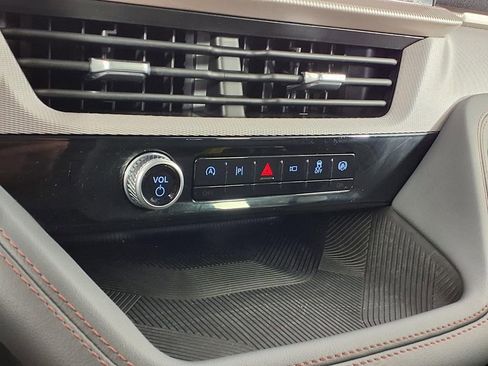 Used 2025 Ford Explorer Active image 23