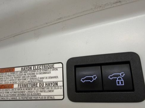 Used 2022 Toyota Corolla Cross XLE image 7