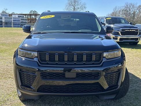 New 2026 Jeep Grand Cherokee Laredo image 3