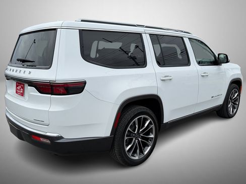 Used 2022 Jeep Wagoneer Series III w/ Premium Group I image 3