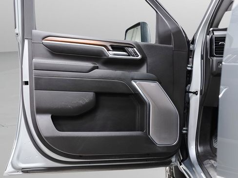 Used 2024 GMC Sierra 2500 Denali w/ Denali Reserve Package AWD/4WD image 24