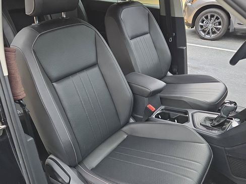 Used 2022 Volkswagen Tiguan SE FWD image 21