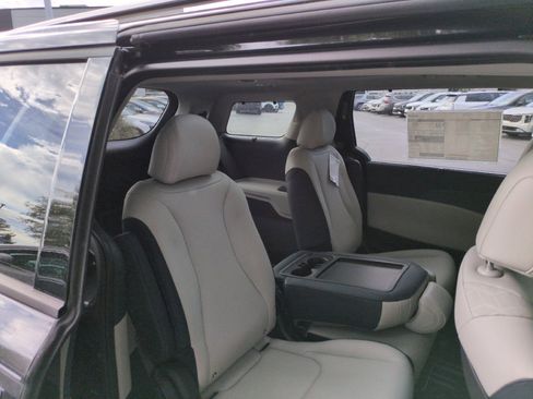 New 2026 Kia Carnival SX FWD image 42