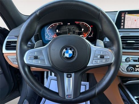 Used 2022 BMW 740i 740i w/ M Sport Package image 17