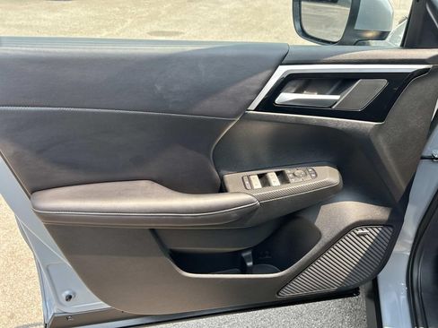 Used 2025 Mitsubishi Outlander SE FWD image 29