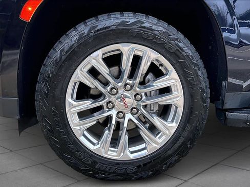 Used 2022 GMC Yukon XL SLT image 11