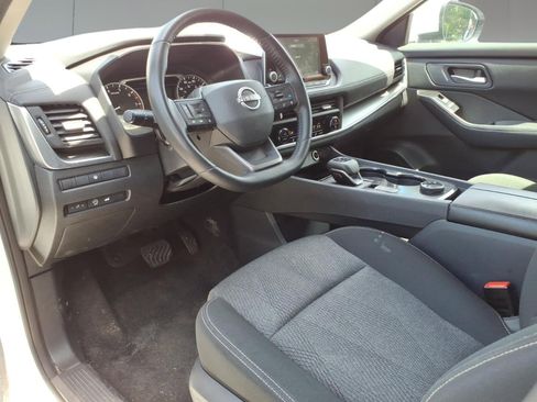 Used 2025 Nissan Rogue SV AWD/4WD image 10