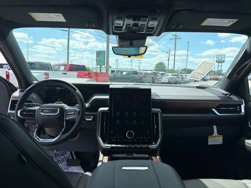 New 2026 GMC Yukon Denali w/ Denali Reserve Package AWD/4WD image 34