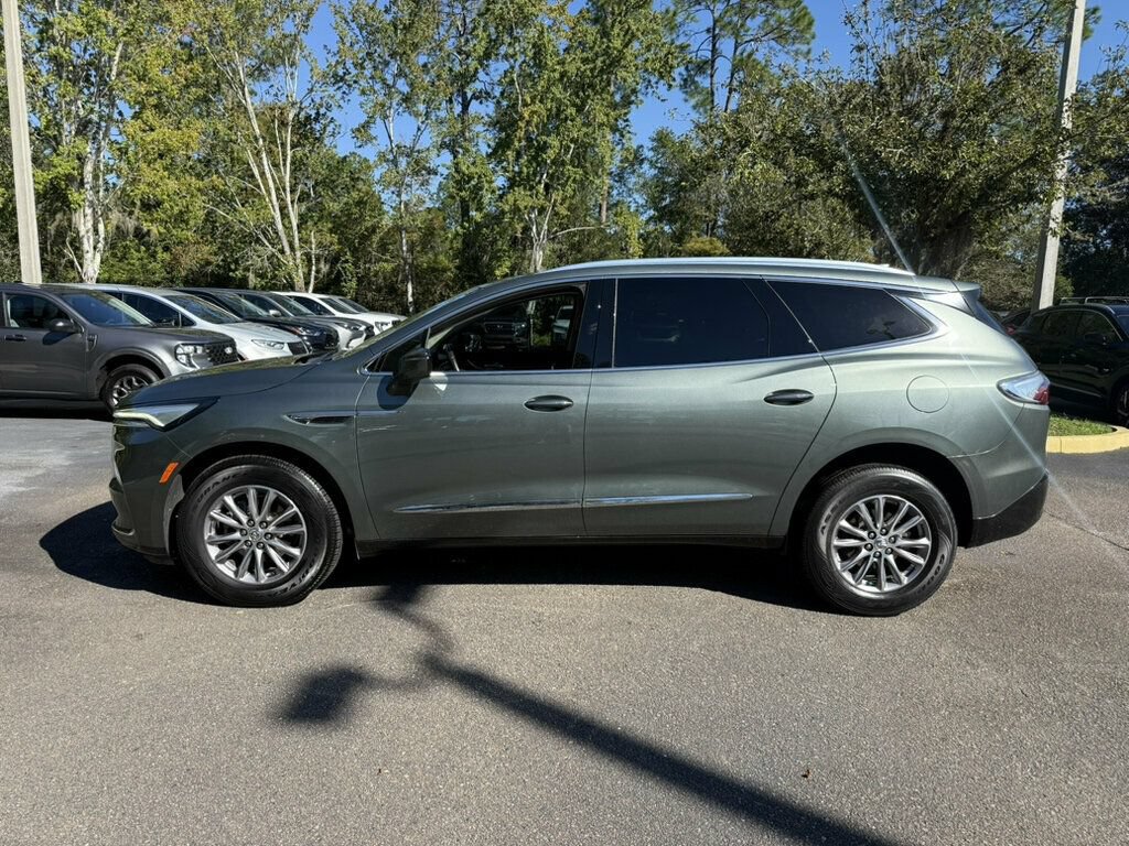 Used 2024 Buick Enclave Essence w/ Technology Package FWD image 2