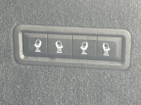 Used 2023 Jeep Grand Wagoneer Series III AWD/4WD image 19