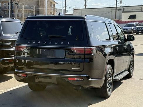 Used 2024 Jeep Wagoneer L Series II w/ Flexible Seating Group RWD image 4