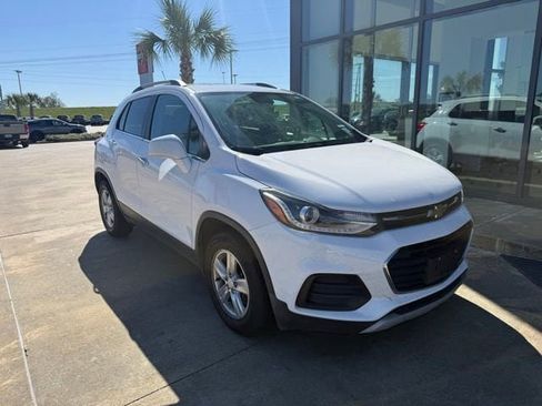 Used 2019 Chevrolet Trax LT w/ LT Convenience Package image 2