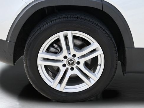 Used 2021 Mercedes-Benz GLB 250 4MATIC w/ Premium Package image 47