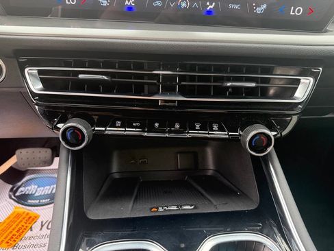 Used 2026 Chevrolet Traverse LT w/ Driver Confidence Package FWD image 39