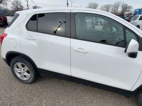 Used 2021 Chevrolet Trax LS w/ Tint and Cruise Package FWD image 3