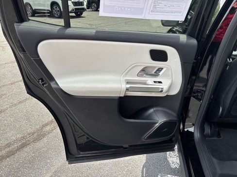 Used 2021 Mercedes-Benz GLB 250 image 32