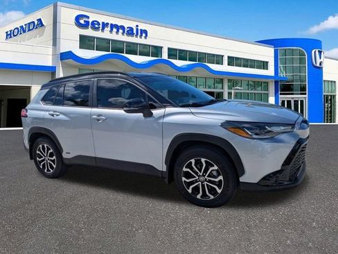 Used 2023 Toyota Corolla Cross AWD Hybrid w/ Moonroof Package image 3
